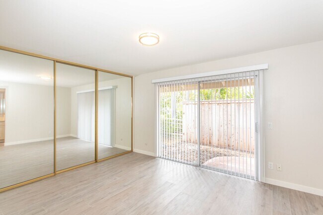 Building Photo - Beautiful 4 bed/2 bath single-story home w/ocean view! Close to the Beach & Carlsbad Village!