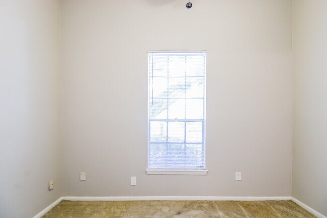 Building Photo - 7922 Grow Ln