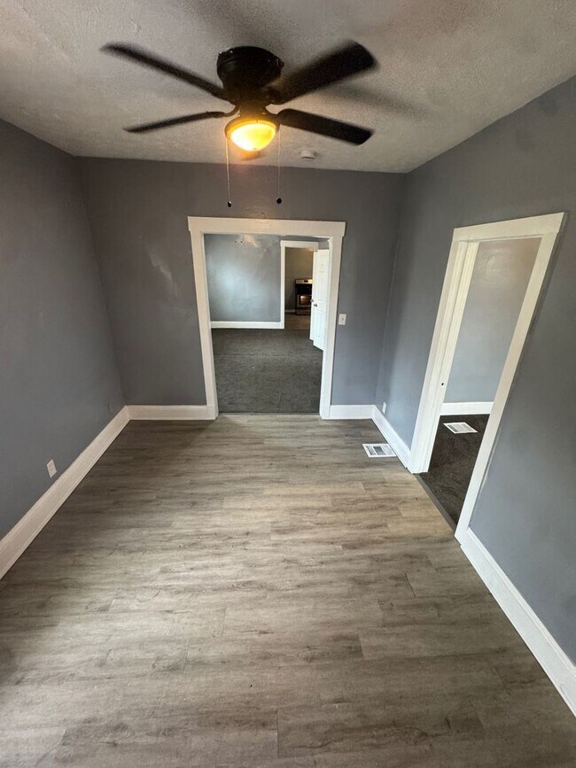 Building Photo - 3668 W 48th St