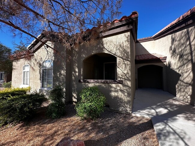 Building Photo - Fully Furnished 2 Bedroom 1 Story Condo