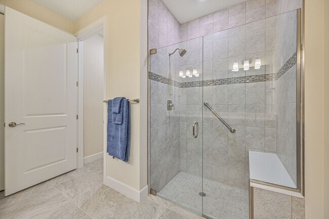 Building Photo - **Coach Home w/ Private Pool in Esplanade Lake Club **