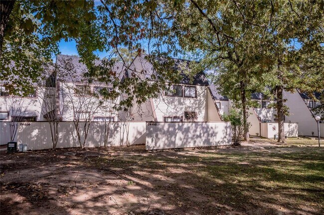 Building Photo - 24468 Country Clb Dr