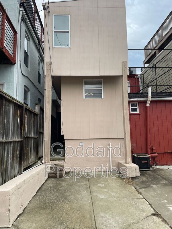 Building Photo - 228 S Madeira St