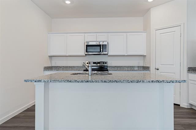 Building Photo - 2200 Mdw Pk Dr