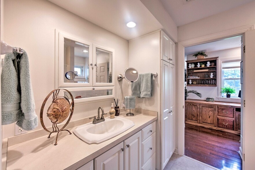 Building Photo - 6061 Linglestown Rd