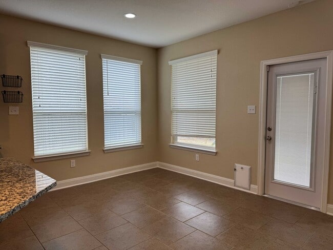 Building Photo - 517 Whittmen Ave