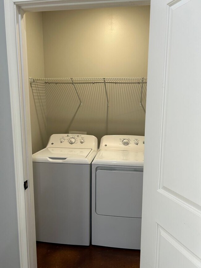 Building Photo - 101 Private Rd 4017