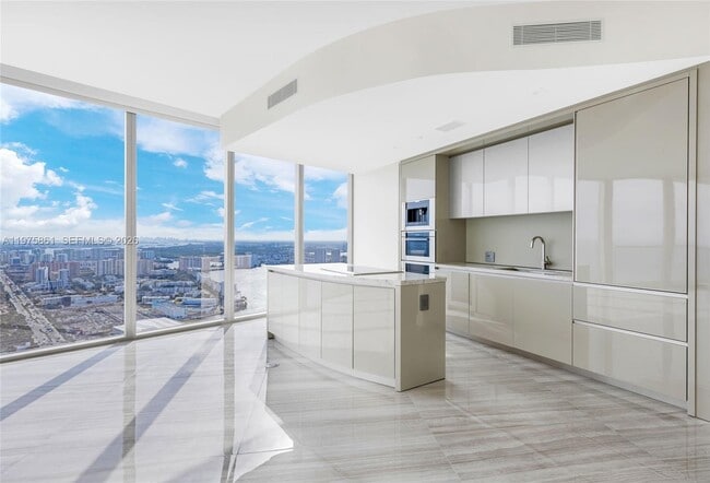 Building Photo - 18975 Collins Ave