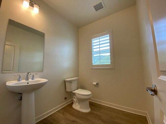 Building Photo - 3 bedroom 2.5 home with Canyon view in San Marcos!