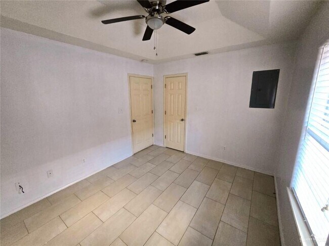 Building Photo - 17 West Dr