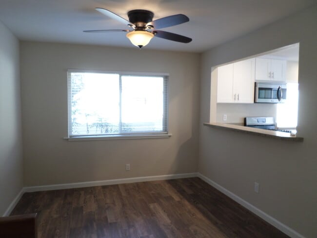 Building Photo - 806 Cardamom Ct
