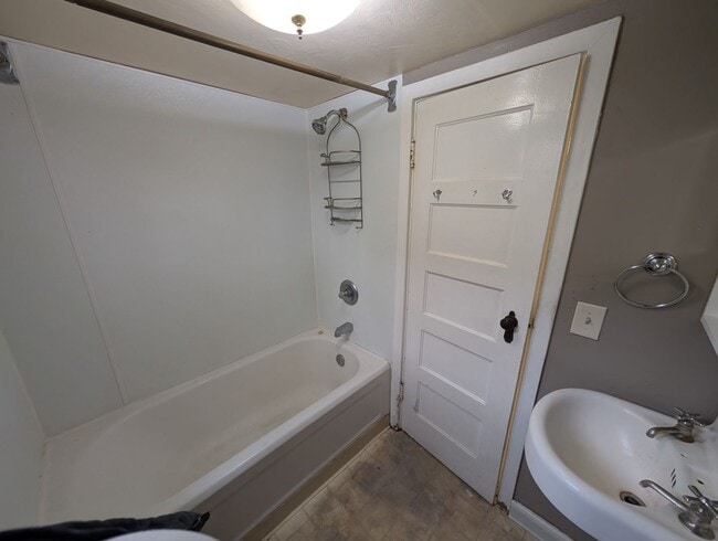 Building Photo - Triangle Tops (TTD/TTU) (Silverwolf)