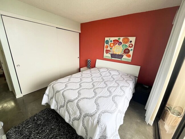 Building Photo - Newly Renovated Gem in Makiki