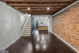 Building Photo - 325 W Lorraine Ave