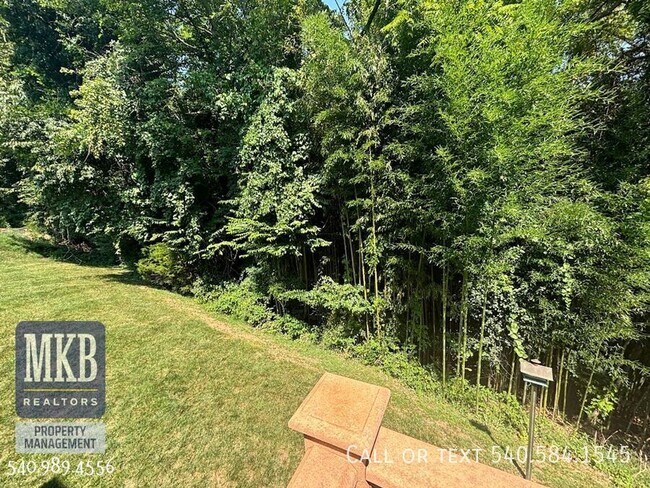 Building Photo - 5175 Lakeland Dr