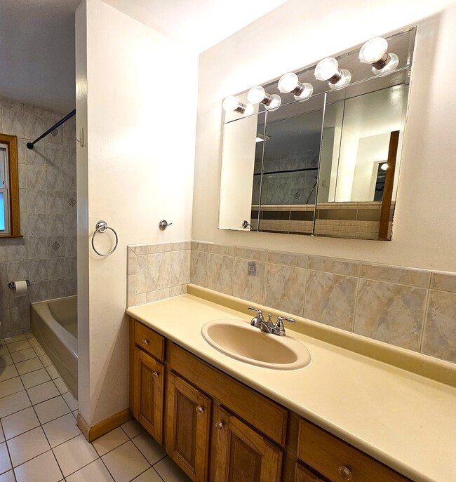 Building Photo - 9 Kitchell Pl