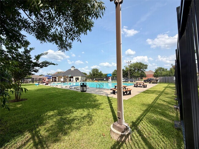 Building Photo - 635 Cypresswood Trce