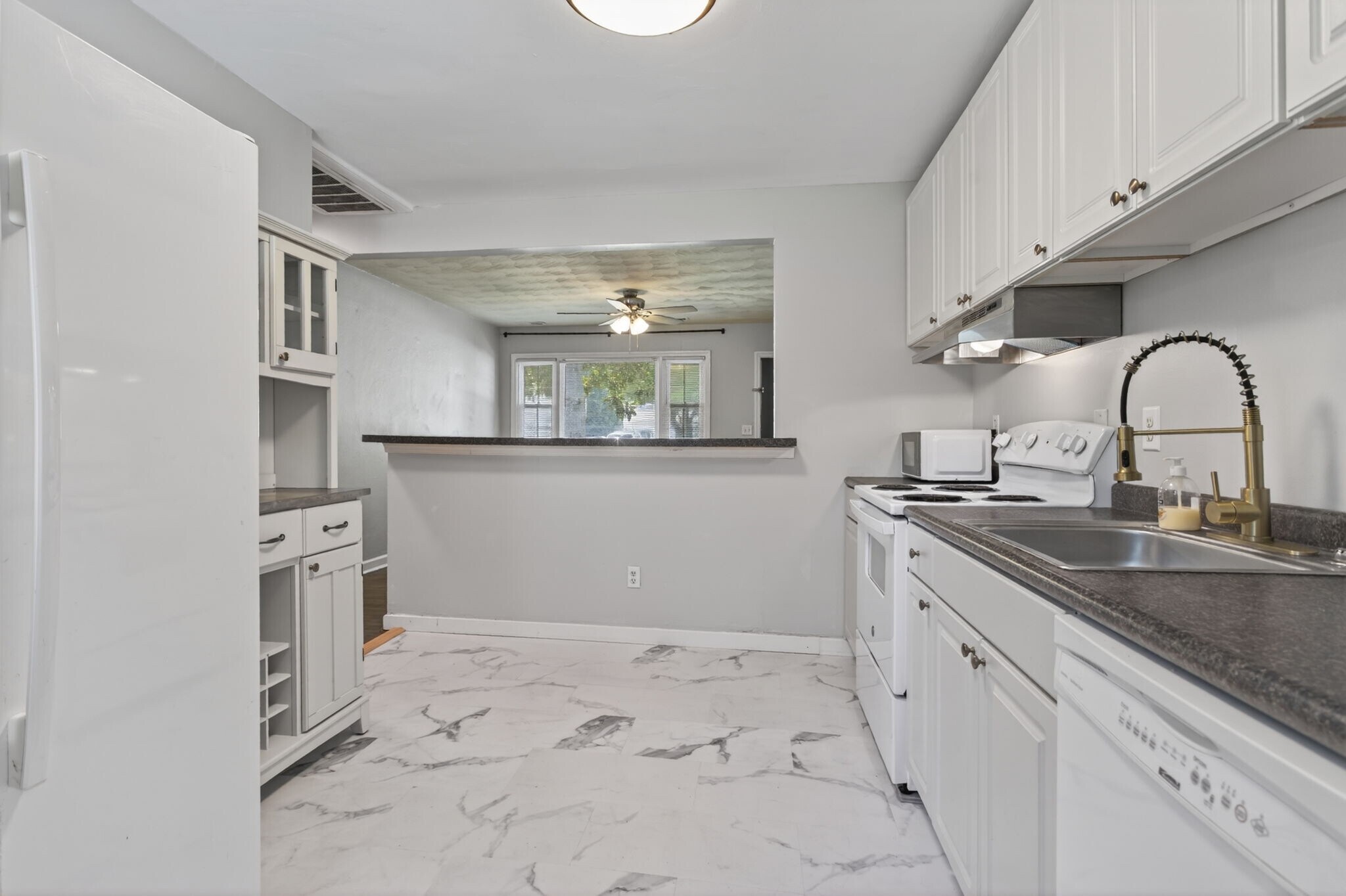 Building Photo - 404 Roselynn Ln
