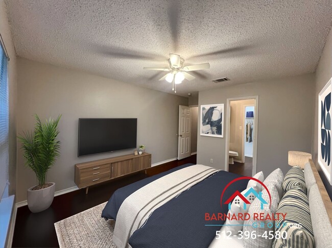 Building Photo - Available now! 3 Bed 2.5 Bath Duplex