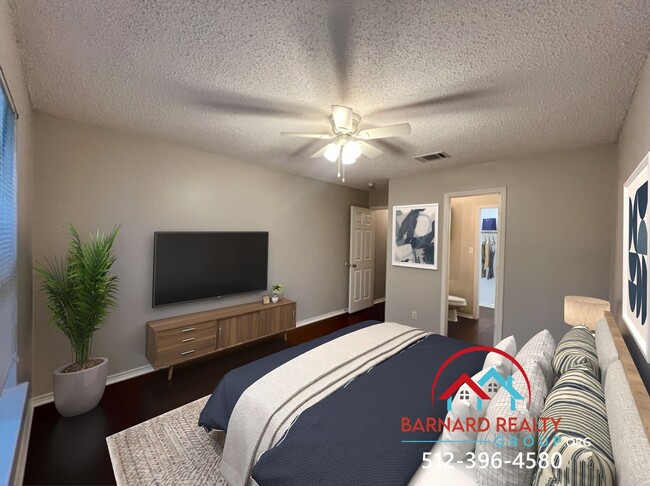 Building Photo - Available NOW: 3 bedroom, 2.5 Bath