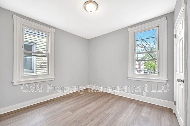 Building Photo - 21 Adella Ave