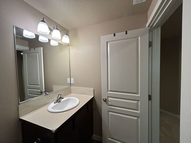 Guest Bathroom - 511 Casting St SE