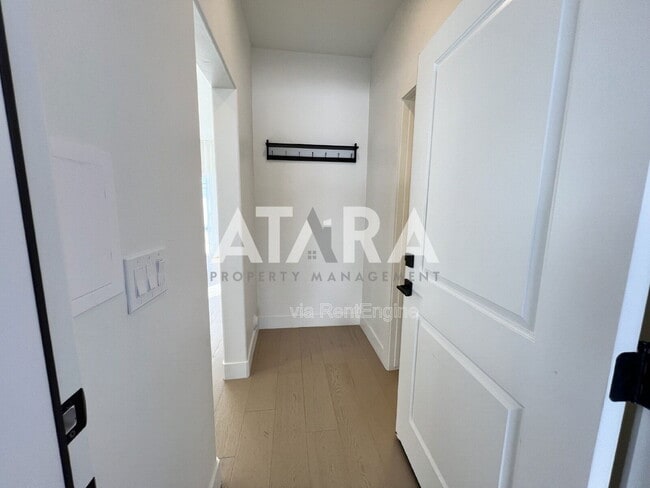 Building Photo - 955 S 850 W