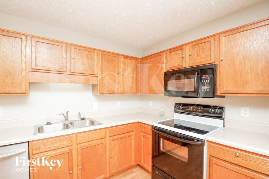 Building Photo - 385 Fairview Oak Pl