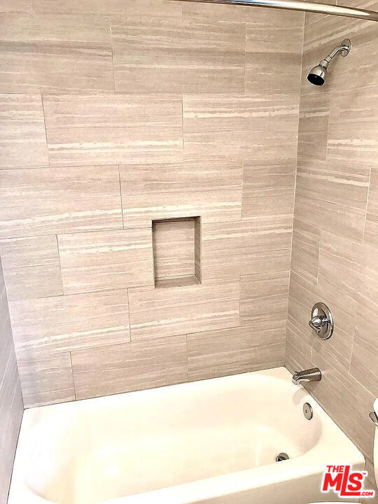 Building Photo - 922 N Hudson Ave