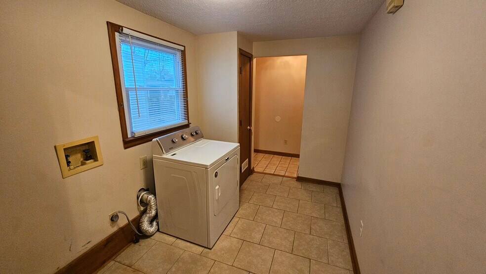 Laundry Room - 4242 Allmond Ave