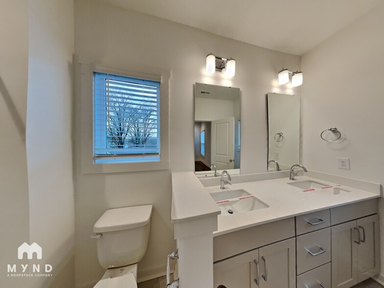 Building Photo - 928 Wainwright Ave