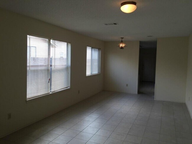 Building Photo - 607 Luther Dr