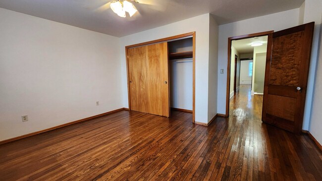 Building Photo - Now showing! Updated 4BR  1 bath house!