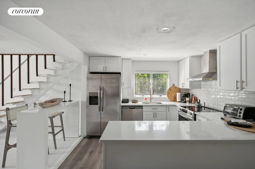 Building Photo - 201 Cove Hollow Rd