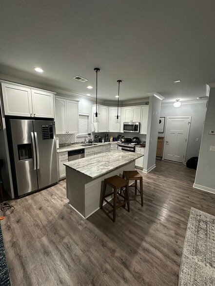 Kitchen - 4700 Kilby Dr