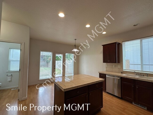 Building Photo - 6422 SE 137th Ave