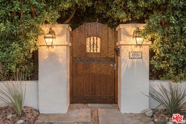 Building Photo - 1930 Rodney Dr