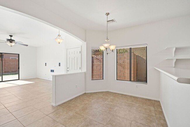 Building Photo - 3 Bedroom Home Located in Sycamore Park