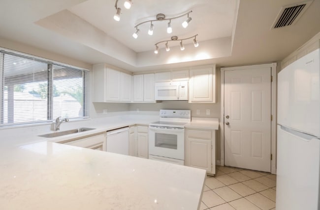 Building Photo - 5226 W Harmont Dr