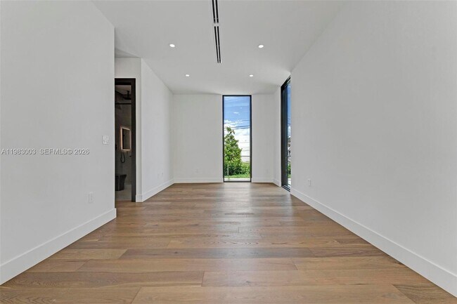 Building Photo - 630 NE 82nd St