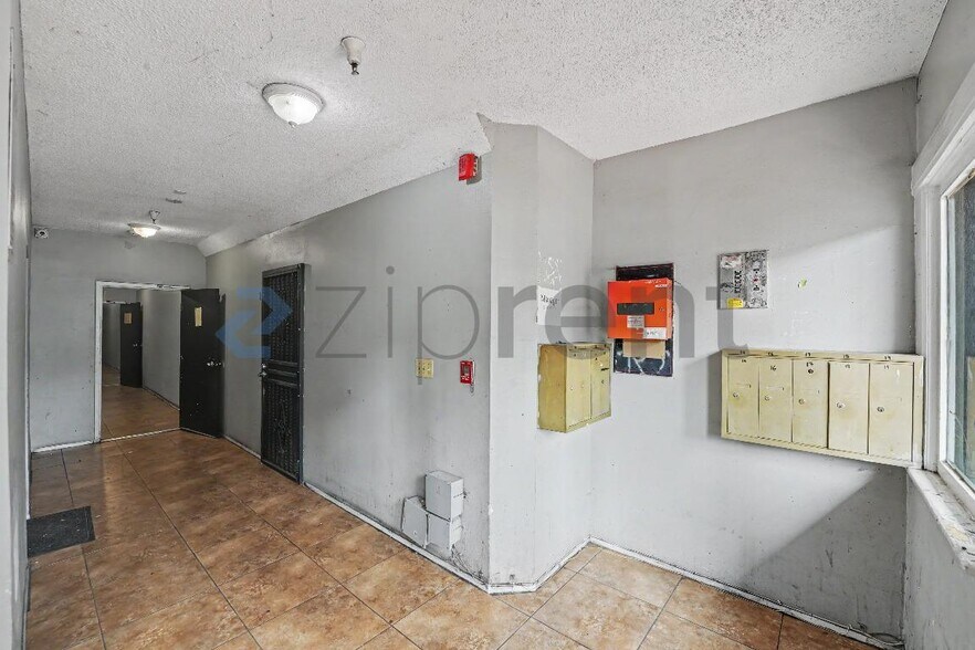 Building Photo - Unit 12
