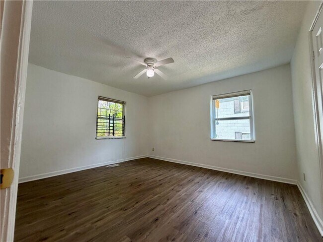Building Photo - 1070 Ollie Cir NW