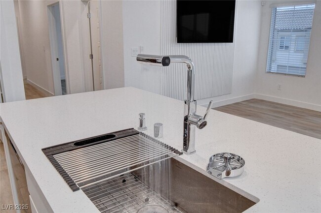 Building Photo - 237 Callen Falls Ave