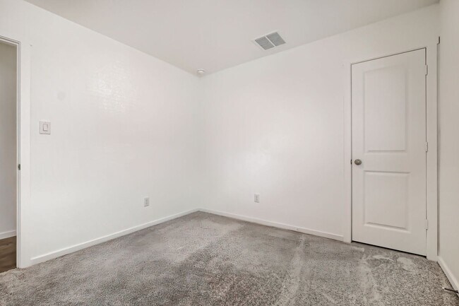 Building Photo - 6829 Chert Chase
