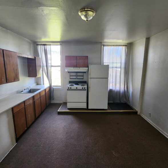 Building Photo - 216 E Jewett Blvd