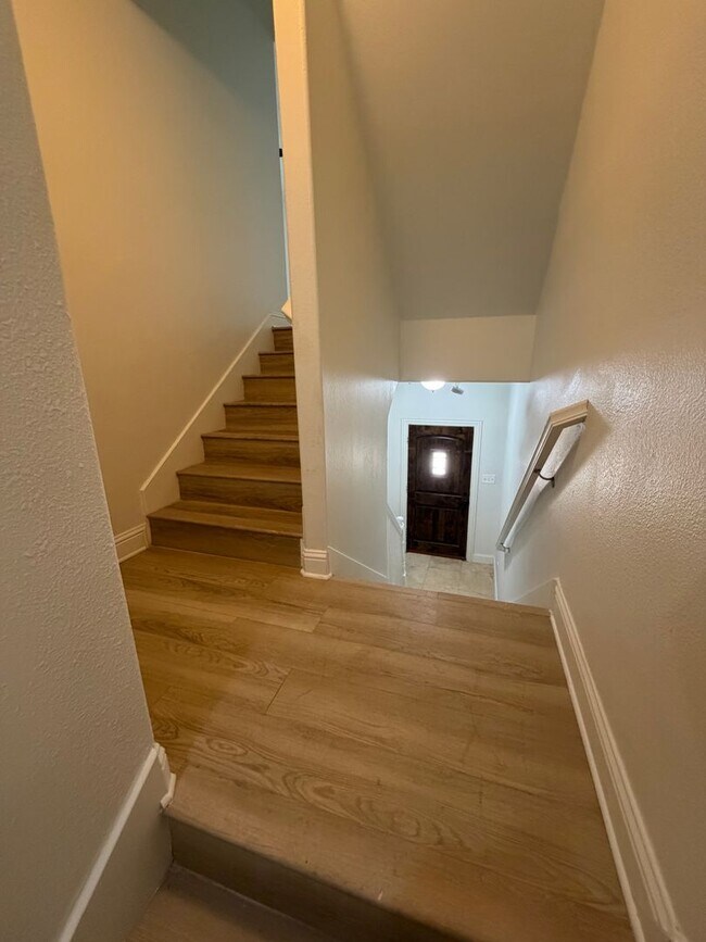 Building Photo - 2320 Stutz Dr