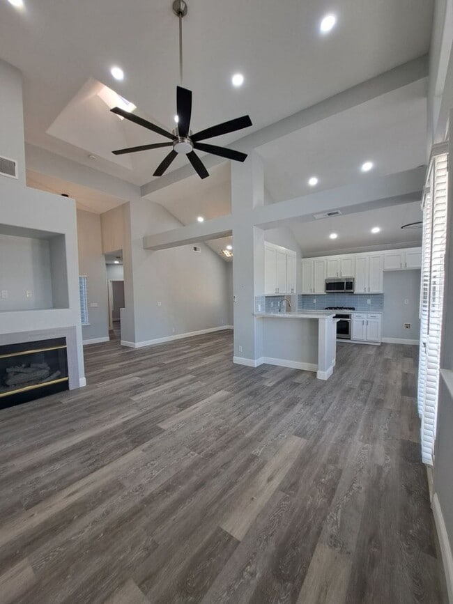 Building Photo - Beautiful 3 Bedroom Home for Rent in well ...