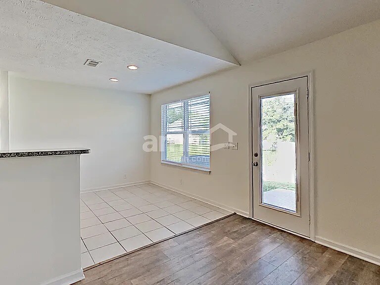 Building Photo - 1617 Ursuline Ln