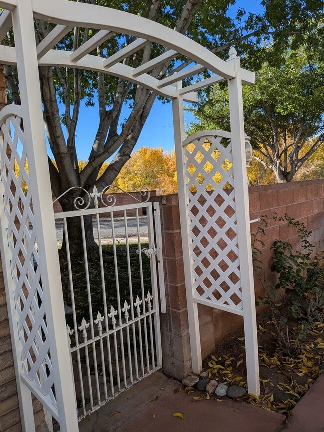 Building Photo - Easy Living! 3 Bedroom Home in St. George