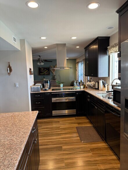 Kitchen - 7010 Dennison St